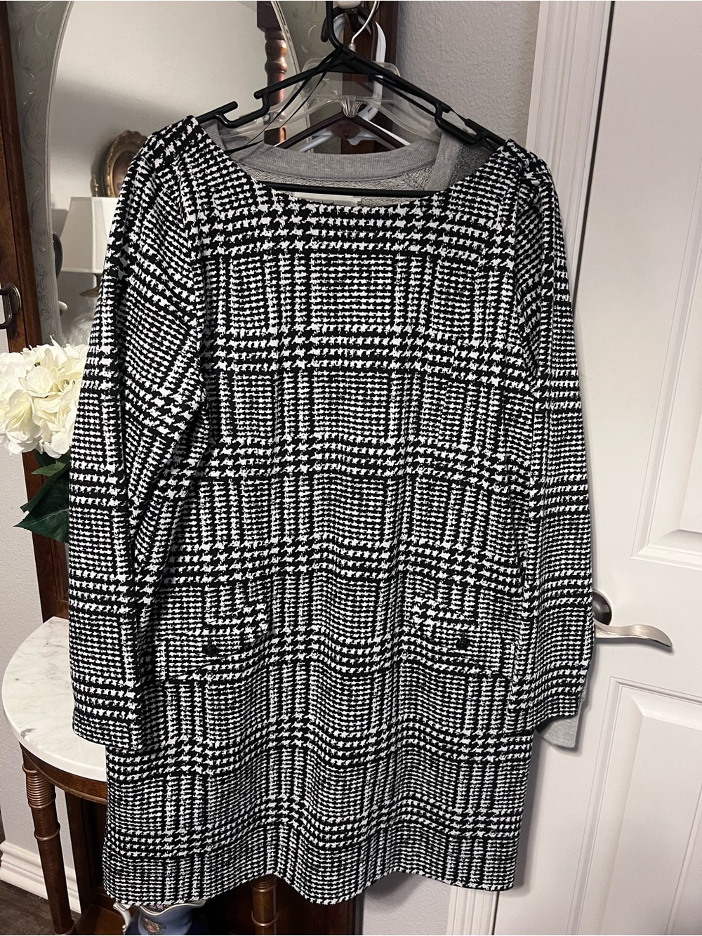 LOFT Black and White Plaid Long Sleeve Shift Dress